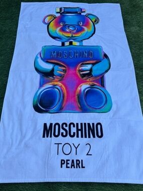 Moschino Toy 2 Pearl Beach Towel - Multicolor